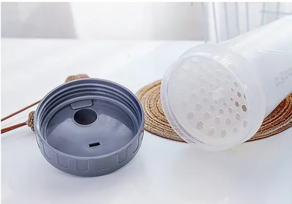 Anti Leak Spill Proof Sports Shaker Sipper Bottle with Blender Ball 700 ml (Color May Vary)